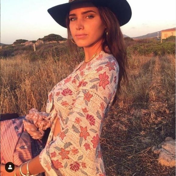 TIGERLILY Zautla Long Bell Sleeve Tie Front Floral Crop Top - Picture 4 of 12